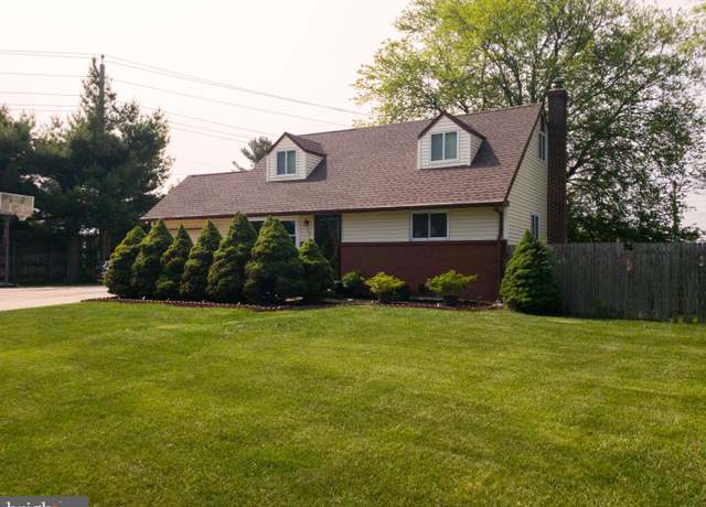 Property at 13 Mavista Cir, Newark, DE 19713, 4 beds, 2 baths