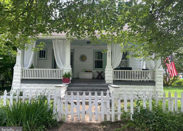 Property at 307 Clinton St, Delaware City, DE 19706, 5 beds, 2 baths