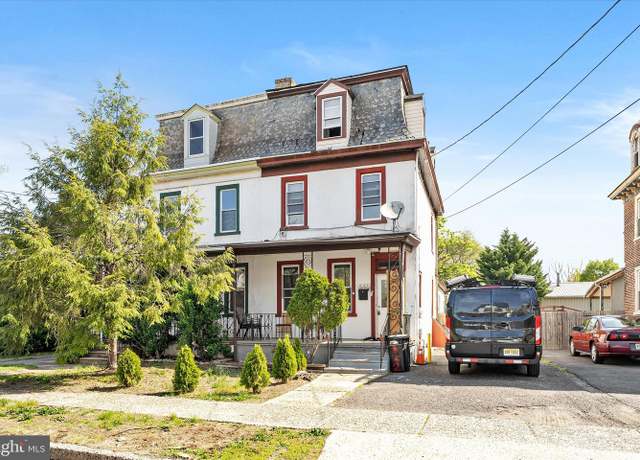 Property at 622 Walton Ave, Beverly, NJ 08010, 5 beds, 1.5 baths