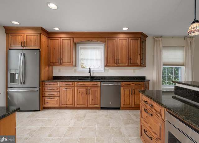 Property at 5 Keswick Ct, Mount Laurel, NJ 08054, 2 beds, 2 baths