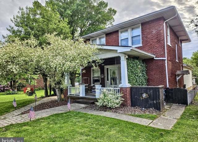 Property at 109 Spruce St, Middletown, PA 17057, 4 beds, 2.5 baths