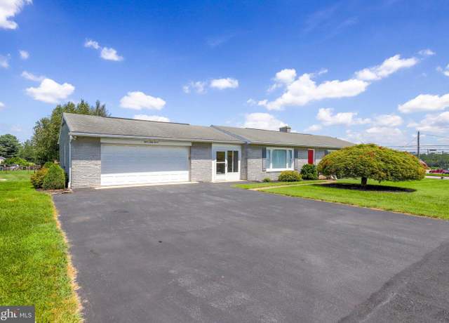 Property at 1547 Hillcrest Dr, Chambersburg, PA 17202, 3 beds, 2 baths