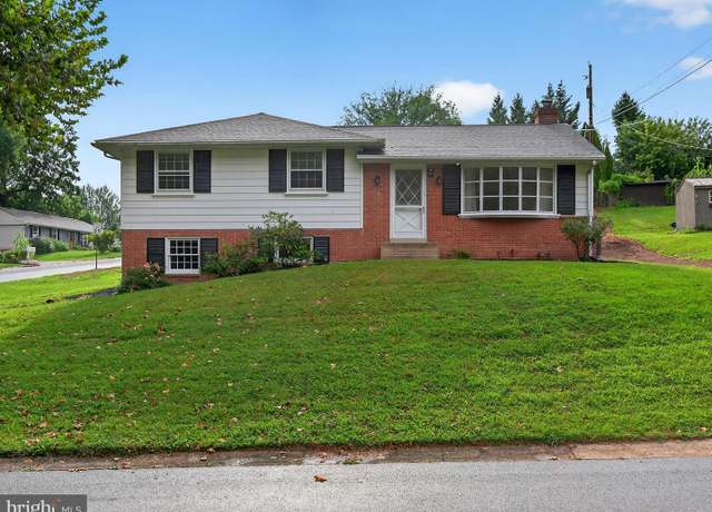 Property at 880 Corvair Rd, Lancaster, PA 17601, 3 beds, 1.5 baths