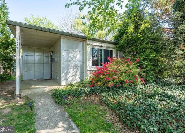 Property at 2203 W Washington St, Allentown, PA 18104, 2 beds, 1 bath