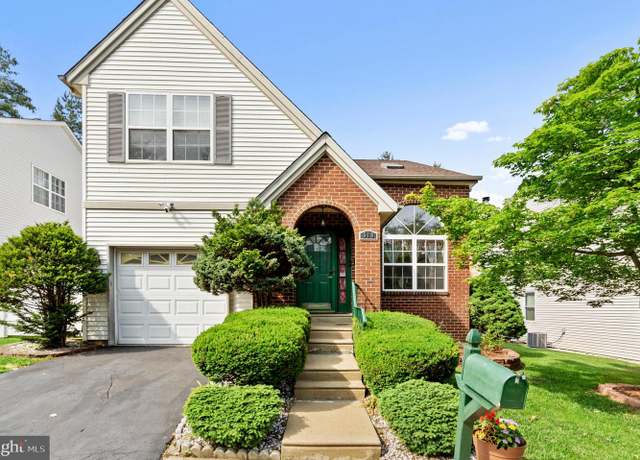 Property at 510 Laura Ln, Philadelphia, PA 19116, 3 beds, 2.5 baths