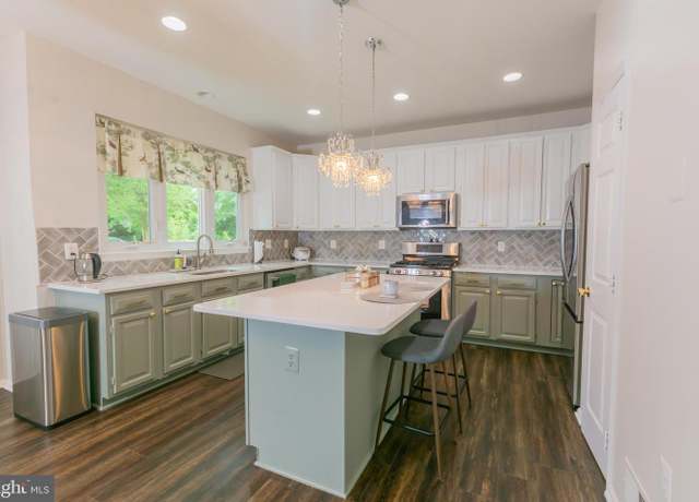 Property at 12901 Cedar Glen Ln, Herndon, VA 20171, 4 beds, 3.5 baths