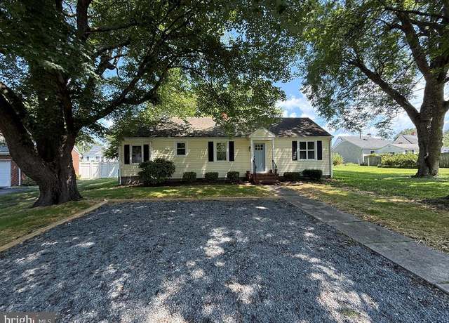 Property at 36 Roseneath Ave, Kilmarnock, VA 22482, 2 beds, 2 baths