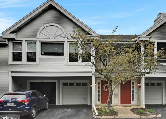 Property at 301 Country Place Dr, Lancaster, PA 17601, 2 beds, 2 baths