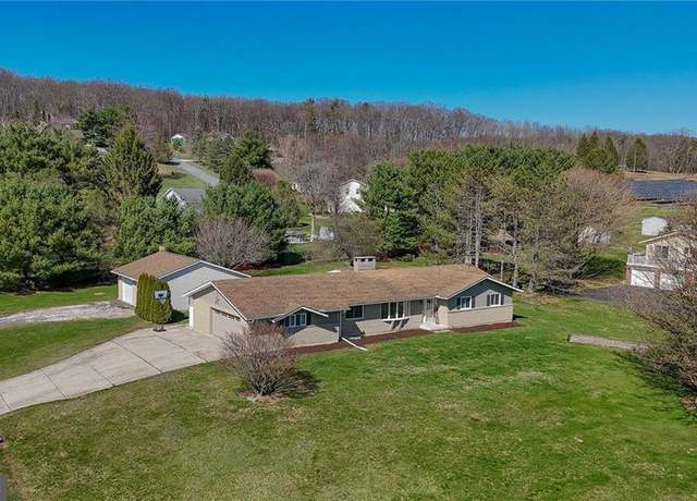 Property at 2 Red Oak Ter, New Ringgold, PA 17960, 3 beds, 2.5 baths