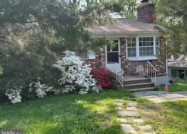 Property at 830 N Kensington St, Arlington, VA 22205, 3 beds, 2.5 baths