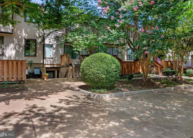 Property at 1722 Westwind Way #123, Mclean, VA 22102, 3 beds, 2 baths