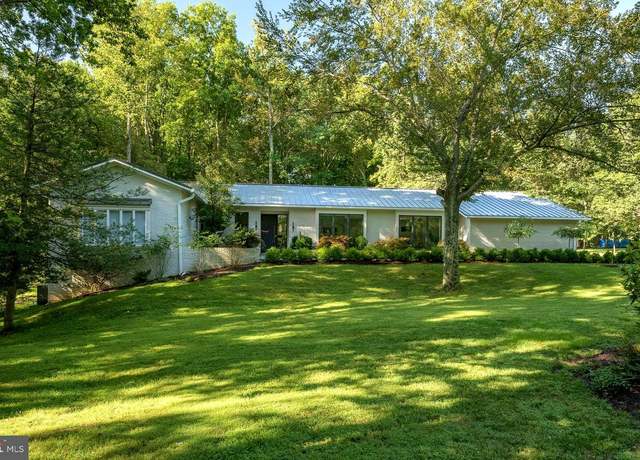 Property at 10202 Bentcross Dr, Potomac, MD 20854, 7 beds, 4.5 baths
