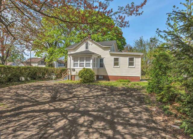 Property at 204 N Eighth St, Vineland, NJ 08360, 3 beds, 1.5 baths