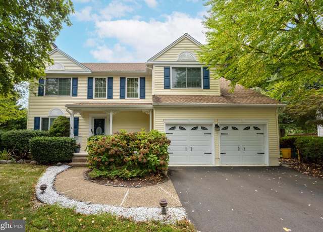 Property at 220 Ivanhoe Dr, Robbinsville, NJ 08691, 3 beds, 2.5 baths