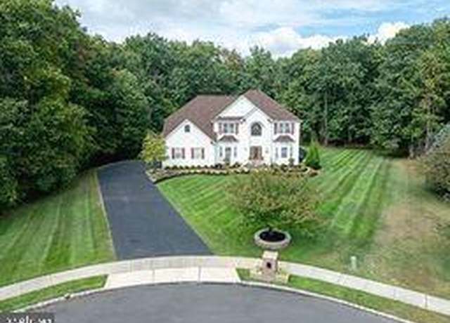 Property at 28 Kacie Lynn Ct, Jackson, NJ 08527, 4 beds, 2.5 baths