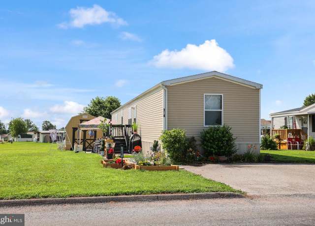 Property at 124 Sherrill Dr, New Oxford, PA 17350, 3 beds, 2 baths