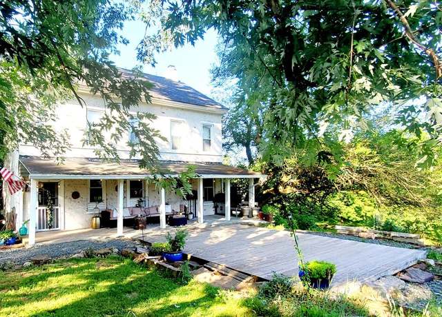 Property at 1962 Tollgate Rd, Palm, PA 18070, 4 beds, 1.5 baths