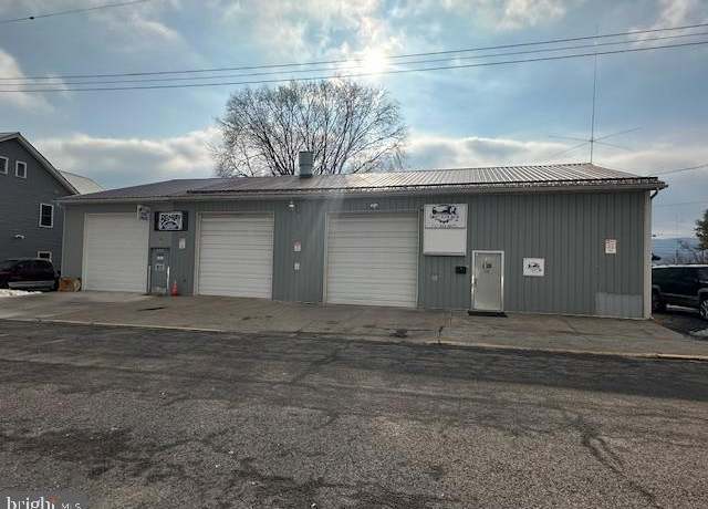 Property at 164 W 4th St, Lewistown, PA 17044, 0.5 baths