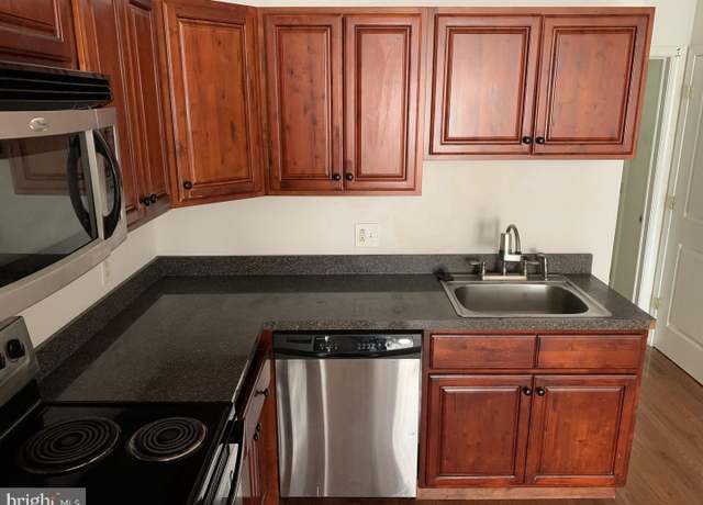 Property at 1935 N Gratz St, Philadelphia, PA 19121, 6 beds