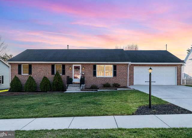 Property at 725 E Walnut St, Hanover, PA 17331, 3 beds, 1.5 baths