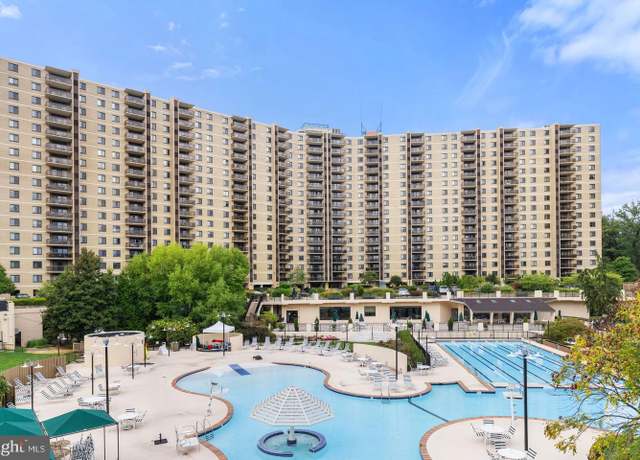 Property at 205 Yoakum Pkwy #210, Alexandria, VA 22304, 2 beds, 1.5 baths