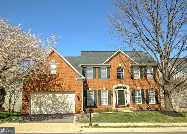 Property at 47424 River Crest St, Sterling, VA 20165, 4 beds, 3.5 baths