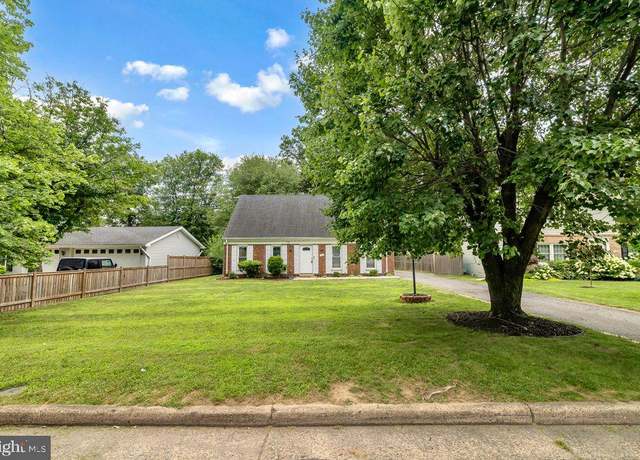 Property at 1112 E Maple Ave, Sterling, VA 20164, 4 beds, 2 baths