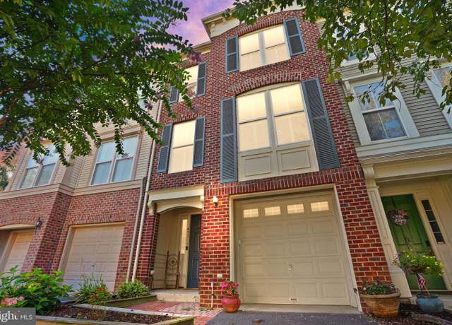 Property at 43117 Hunters Green Sq, Broadlands, VA 20148, 3 beds, 3 baths