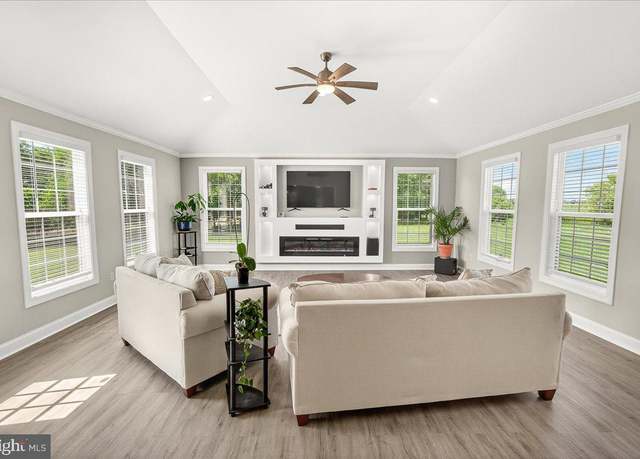Property at 10042 Roulette Drive Dr, Hagerstown, MD 21740, 5 beds, 2.5 baths
