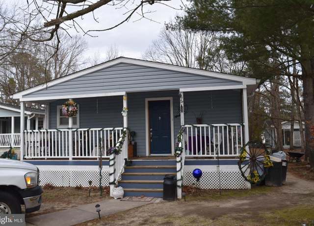 Property at 66 Skyline Dr, Sicklerville, NJ 08081, 2 beds, 2 baths