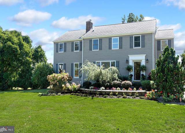 Property at 10 Woosamonsa Rd, Pennington, NJ 08534, 4 beds, 3 baths