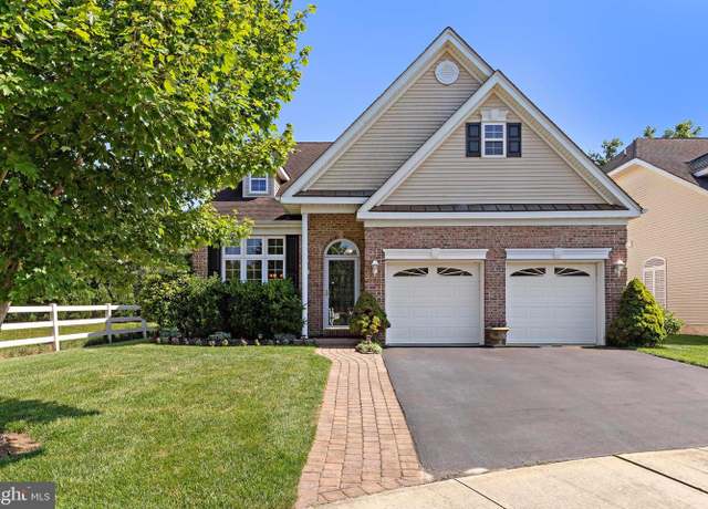 Property at 11 Salem Ct, Barnegat, NJ 08005, 3 beds, 3 baths