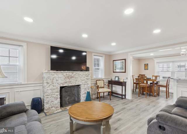 Property at 419 N York Rd, Hatboro, PA 19040, 1 bed, 2 baths