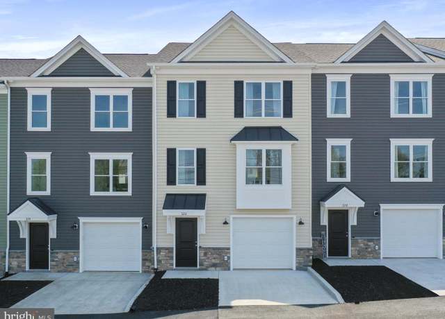 Property at 326 W 11 St, Front Royal, VA 22630, 3 beds, 3.5 baths