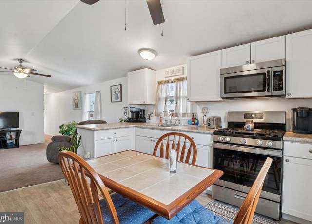 Property at 809 Berry Rd, Wilmington, DE 19810, 2 beds, 1 bath