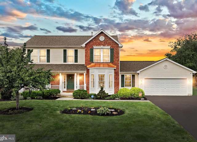Property at 99 Friendship Ln, Gettysburg, PA 17325, 4 beds, 3.5 baths