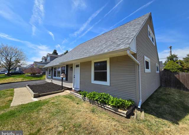Property at 61 Cobalt Cross Rd, Levittown, PA 19057, 4 beds, 2 baths