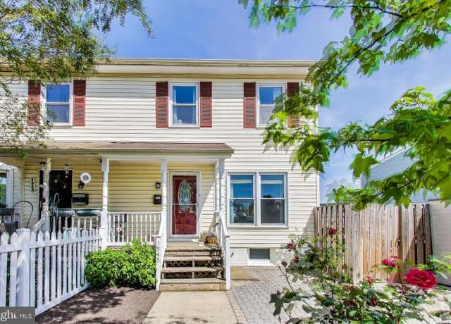 Property at 1945 S Lowell St S, Arlington, VA 22204, 3 beds, 2.5 baths