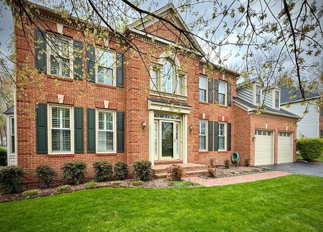 Property at 12985 Thistlethorn Dr, Herndon, VA 20171, 4 beds, 4.5 baths
