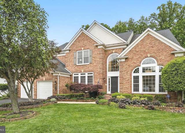 Property at 8107 Bluebonnet Dr, Lorton, VA 22079, 6 beds, 5 baths