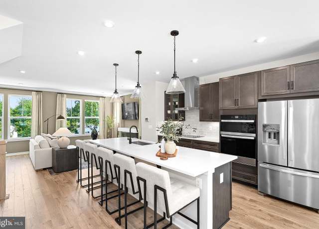 Property at 17942 Alicia Ave, Dumfries, VA 22026, 4 beds, 3.5 baths