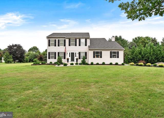 Property at 27 Galloping Brook Dr, Allentown, NJ 08501, 4 beds, 2.5 baths