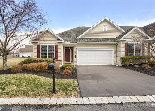 Property at 138 Congress Dr, Mechanicsburg, PA 17050, 2 beds, 2 baths