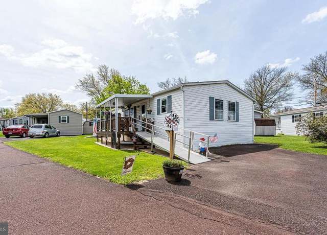 Property at 118 Tulip Dr, Hatfield, PA 19440, 2 beds, 2 baths