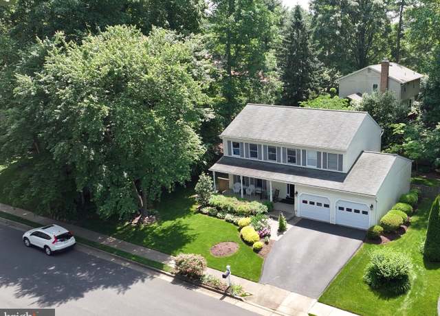 Property at 12021 Heather Down Dr, Herndon, VA 20170, 4 beds, 2.5 baths