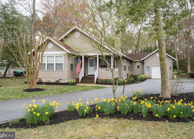 Property at 14 Woods Cir, Ocean View, DE 19970, 3 beds, 2 baths