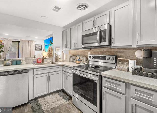 Property at 9269 Chadburn Pl, Montgomery Village, MD 20886, 3 beds, 2.5 baths