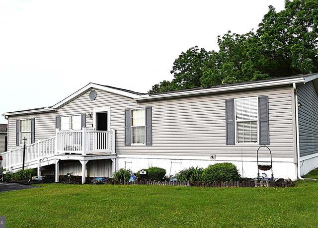 Property at 48 Eagle Dr, Hanover, PA 17331, 3 beds, 2 baths