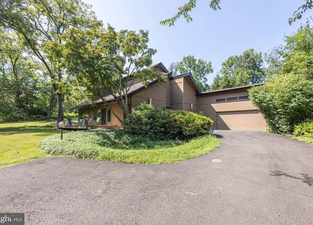 Property at 29 Sunnyside Ln, Yardley, PA 19067, 3 beds, 2.5 baths