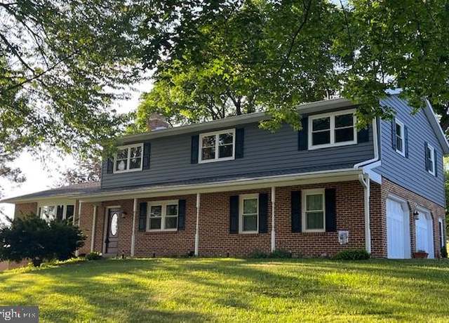 Property at 6 Dandelion Dr, Boiling Springs, PA 17007, 6 beds, 3 baths
